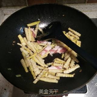 #便当# Stir-fried Spring Bamboo Shoots with Garlic Moss recipe