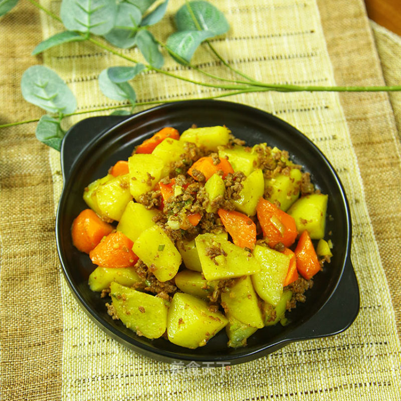 Stir-fried Potatoes with Korean Minced Beef recipe