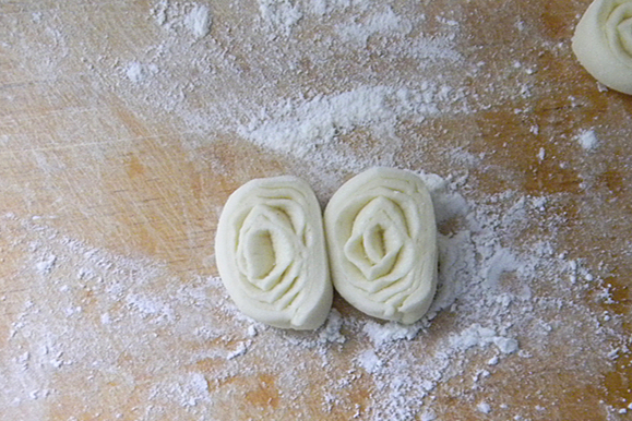 The Chrysanthemum Rolls that You Can Tear and Eat are Not Only Delicious, But Also Beautiful! recipe