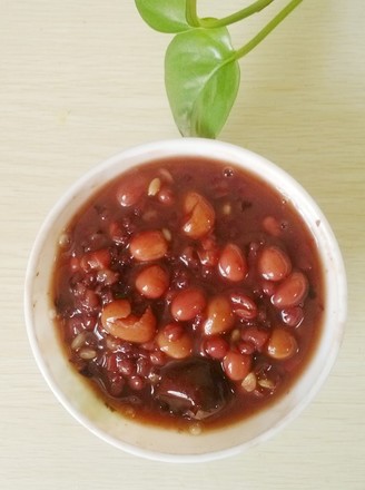 A Bowl of Health Porridge Every Day-chinese Wolfberry, Red Beans, Peanuts, Oats, and Red Dates