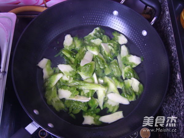 Stir-fried Bitter Gourd with Dace in Black Bean Sauce recipe