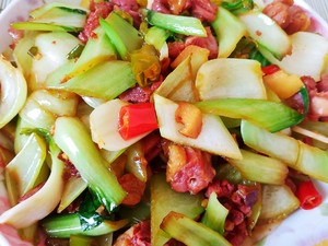 Stir-fried Cured Duck Leg with Cabbage Sticks recipe