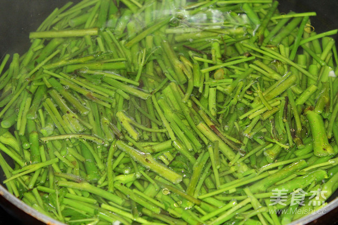Wild Herbs in The Fragrant Season-the Cold Thorn Stick for Health and Health Care recipe