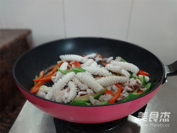 Fried Squid Flower with Double Pepper recipe