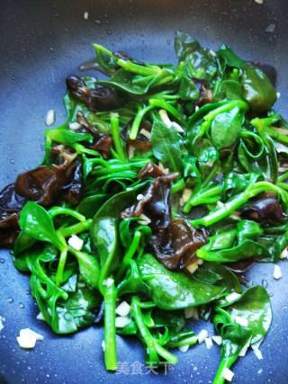 #春食野菜香# Stir-fried Andrographis with Garlic Fungus recipe