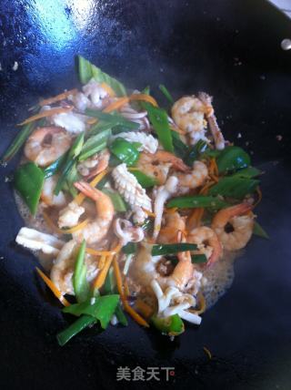 Fried Udon with Seafood recipe