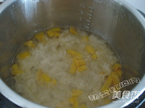 Tremella Loquat Rock Sugar Water recipe