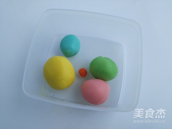 Colorful Snowy Moon Cakes recipe