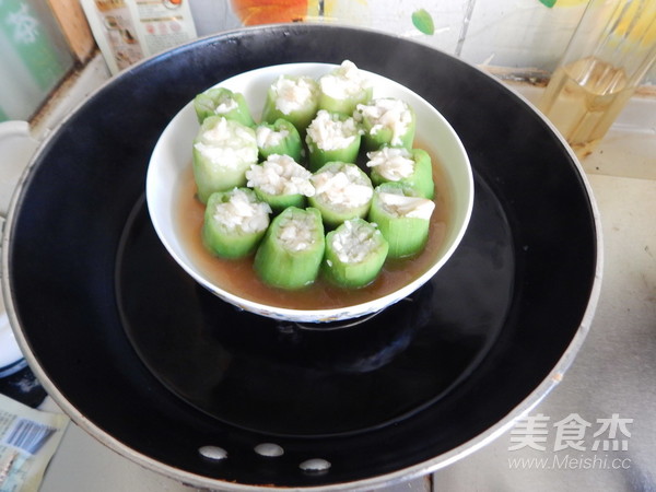 Steamed Loofah with Garlic recipe