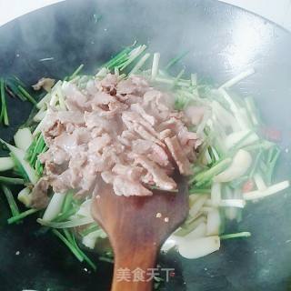 Stir-fried Beef with Spring Buckwheat recipe