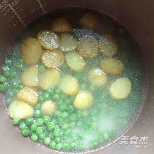 Potato and Pea Braised Rice recipe