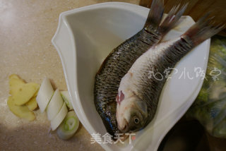 Crucian Carp Soup with Mushroom and Milk recipe