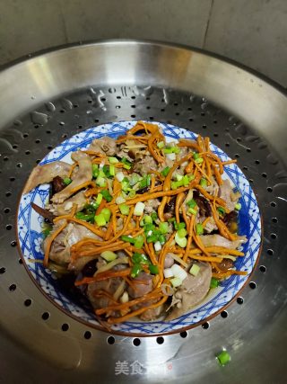 Steamed Pigeon with Black Fungus and Cordyceps Flower recipe