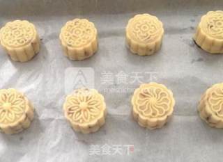 50 Grams of Five Kernels and Baiguo Moon Cakes recipe