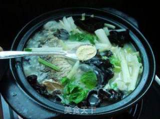 Carp with Fungus and Parsley in Clay Pot recipe