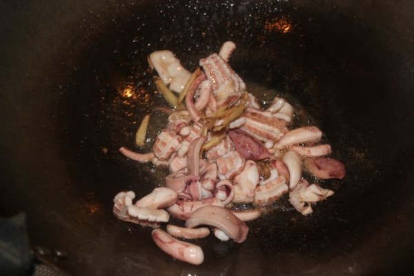 Squid Fried with Chives recipe