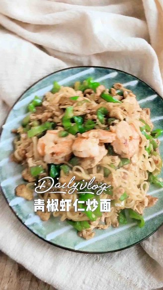 Fried Noodles with Shrimp and Green Pepper