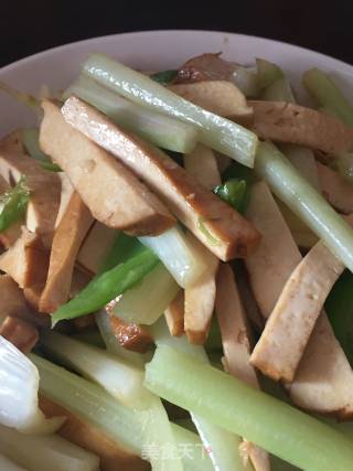 Celery Stir-fried Tofu recipe