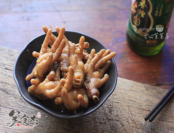 Marinated Chicken Feet with Garlic and Grains recipe