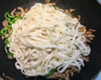 Green Pepper Shredded Pork Noodles recipe