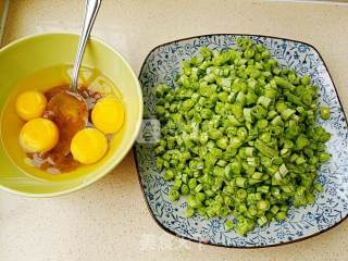 Fried String Beans with Shrimp Paste and Egg recipe