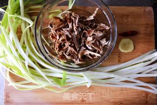 Stir-fried Chives with Bamboo Shoots recipe