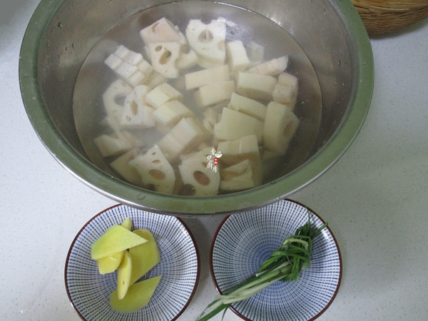 Lotus Root Ginkgo Pork Bone Soup recipe