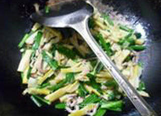 Stir-fried Lamb Tail Bamboo Shoots with Homemade Lean Pork recipe