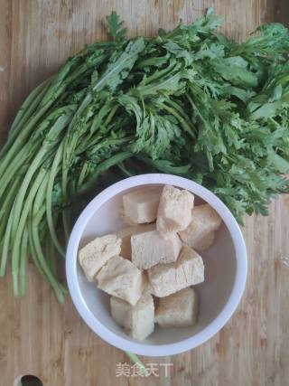 Stewed Frozen Tofu with Chrysanthemum recipe