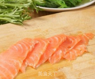 Stunning Shape of Salmon Sashimi-peacock recipe