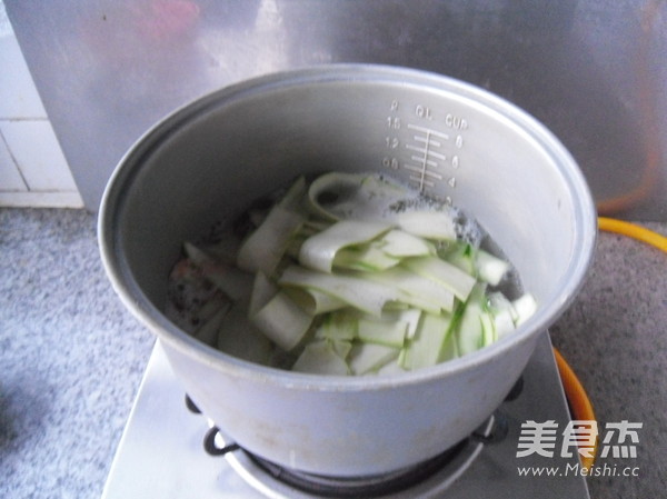 Squid and Loofah Soup recipe