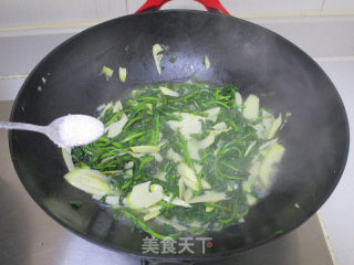 #春食野菜香# Fried Bamboo Shoots with Wolfberry Leaves recipe