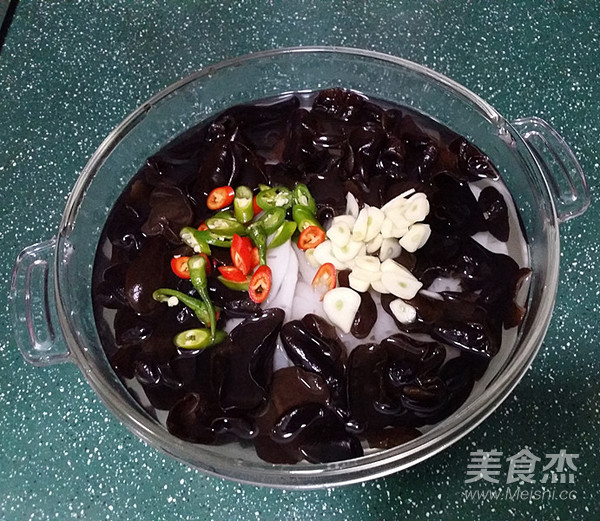 Sour and Spicy Fungus Mixed with Lotus Root Slices recipe