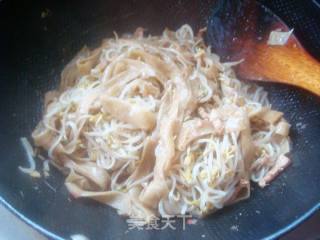 Bean Sprouts and Shredded Pork Braised Cakes recipe