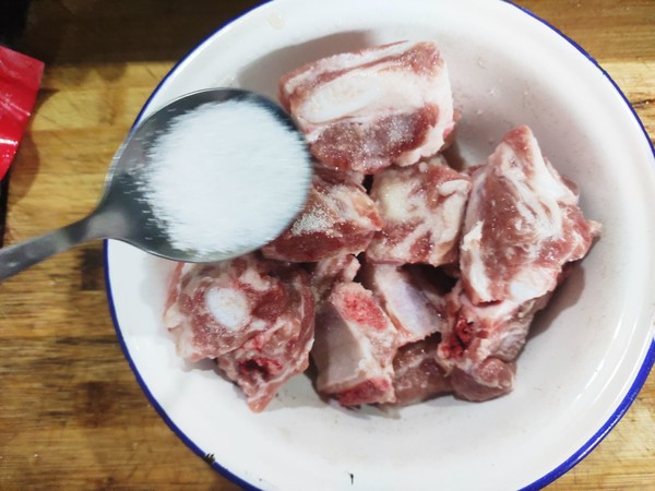 Steamed Pork Ribs with Garlic Potatoes recipe