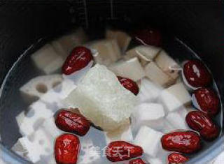 Red Date and Lotus Root Soup recipe
