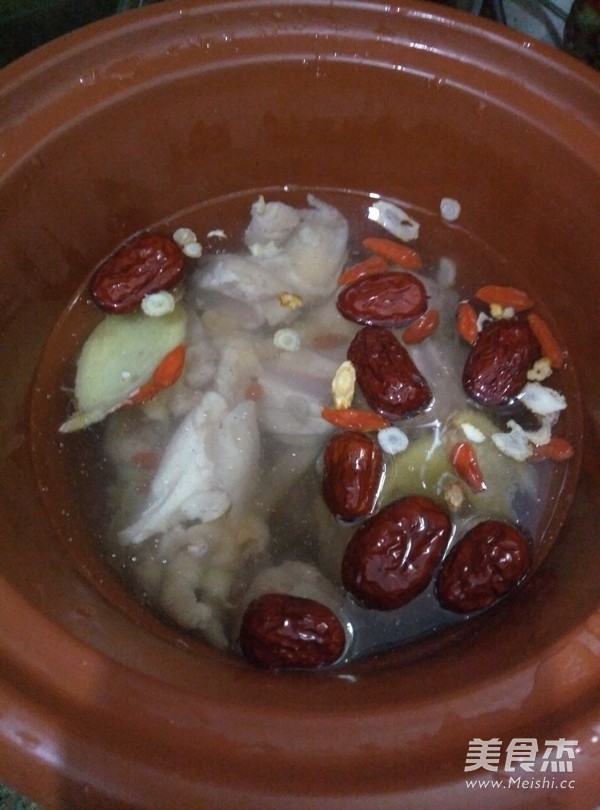 American Ginseng, Red Dates, Wolfberry Hen Soup recipe