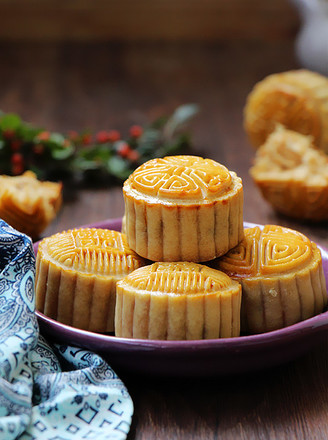 Cantonese Style Meat Floss Kidney Bean Mooncake recipe