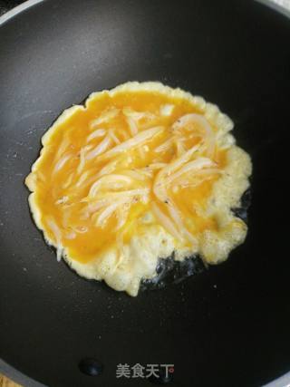 Scrambled Eggs with Leek and Whitebait recipe