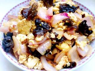 Scrambled Eggs with Onion and Fungus recipe