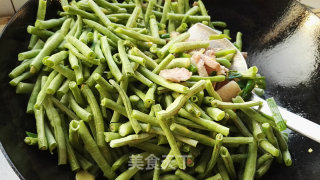 Steamed Noodles with Beans recipe