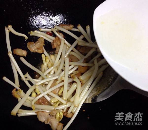 Stir-fried Pork with Peanut Sprouts recipe