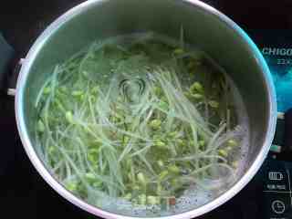 Bean Sprouts Mixed with Shiitake Mushrooms recipe