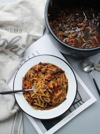 Braised Noodles with Green Pepper and Pork recipe