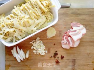 Warm Gourmet Pork Belly Stewed with Dried Tofu recipe