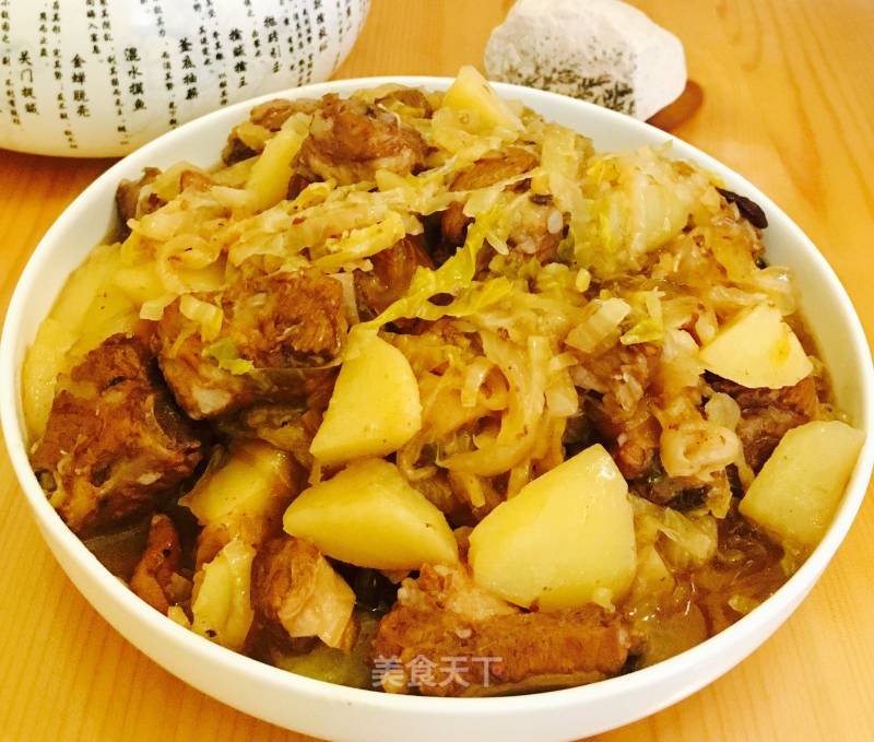 Braised Sauerkraut with Potato Ribs recipe