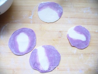 This Year's New Year We Will Eat Unusual Dumplings-romantic Two-color Egg Dumplings recipe