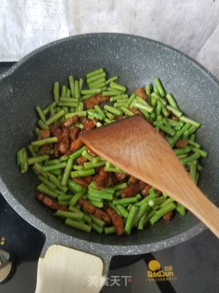 Braised Noodles with Long Beans recipe