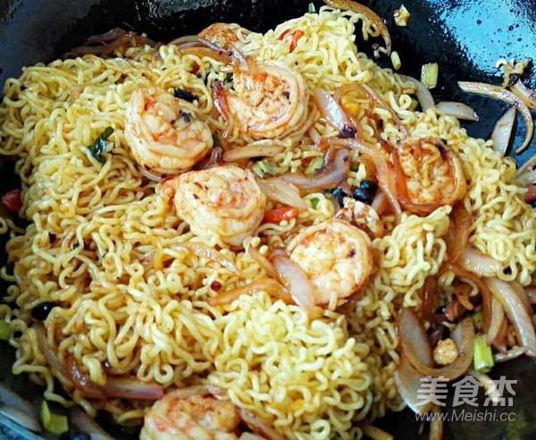Spicy Fried Shrimp and Fish Pan Noodle recipe