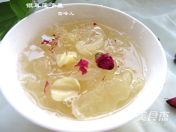 White Fungus and Lotus Seed Soup recipe